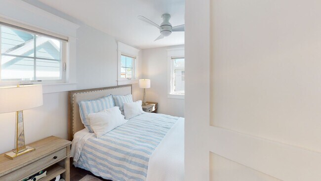 Building Photo - 3bed/3.5 Bath School Year Rental
