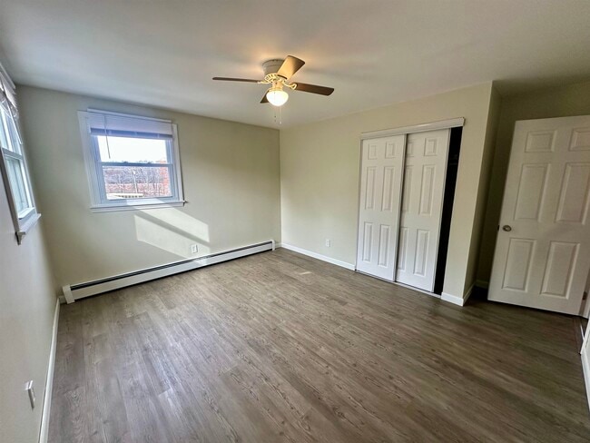 Building Photo - 4 Monroe Dr