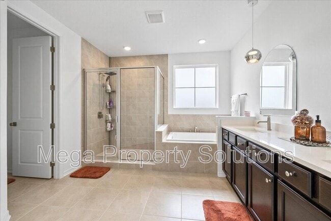 Building Photo - 12195 Stirrup Dr