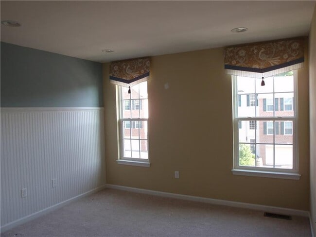 Building Photo - 325 Broadstone Dr