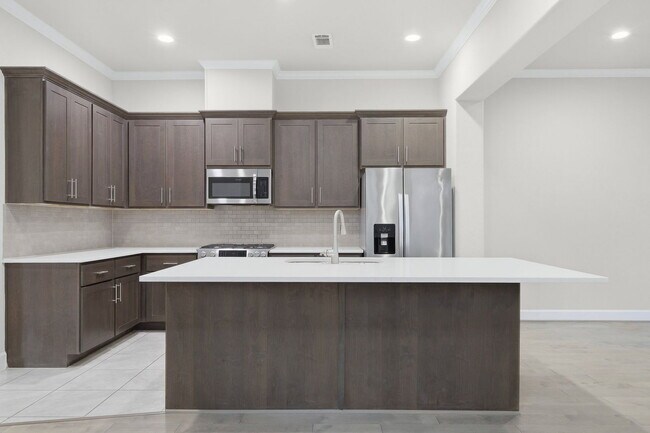 Building Photo - 6011 Truro St