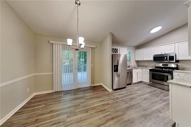 Building Photo - 628 Bluff Dr