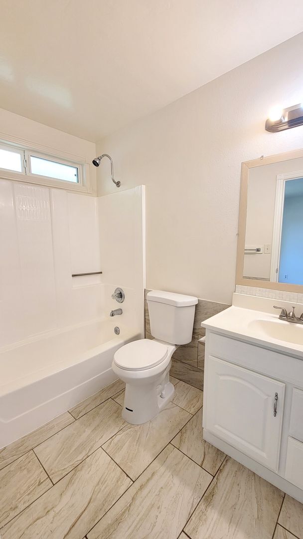 Building Photo - 2 bed/ 2 bath in El Cajon