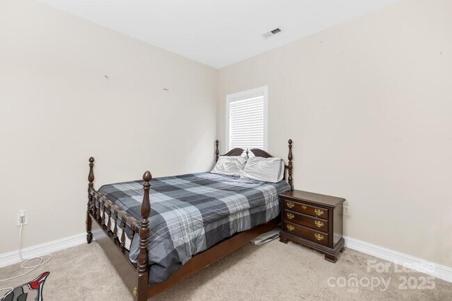 Building Photo - 18810 Coachmans Trace