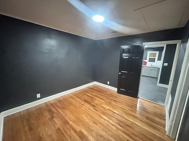 Building Photo - 697 N Holmes St