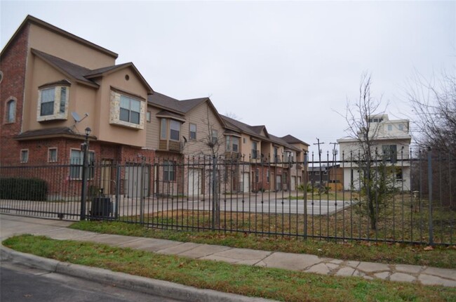 Building Photo - 5316 Reiger Ave