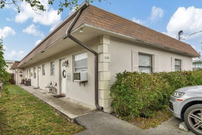 Building Photo - 240 SE 9th Ave