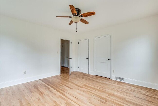 Building Photo - 1287 Eastland Rd SE