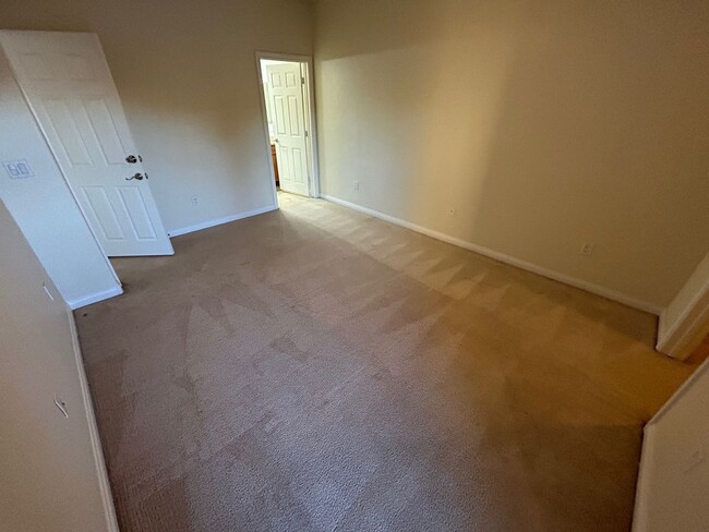 Building Photo - ADORABLE 2 BEDROOM 2 BATHROOM CONDO LOCATED IN A GATED COMMUNITY