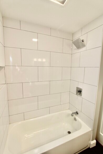 Building Photo - 55 Estes St