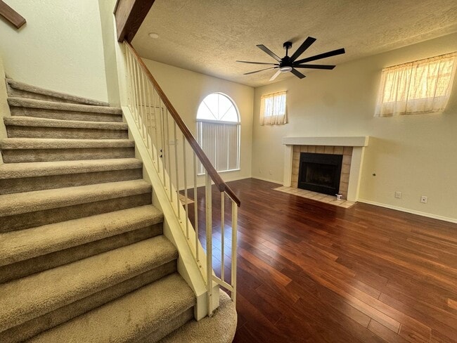 Building Photo - Beautiful 3 bedroom 2.5 bathroom NW Albuquerque.