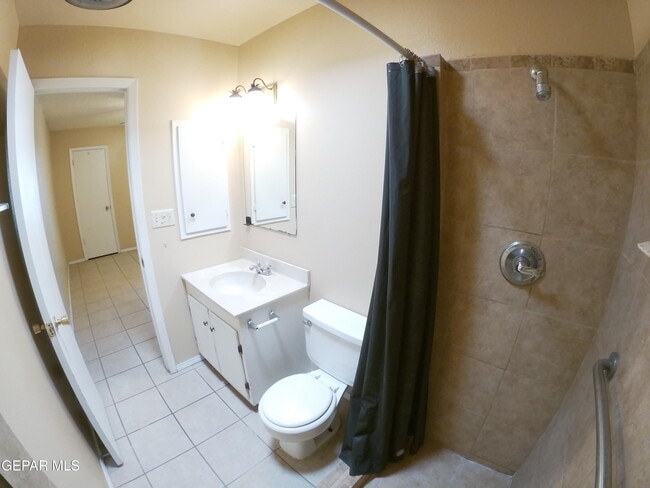 Building Photo - 2403 Red Sails Dr