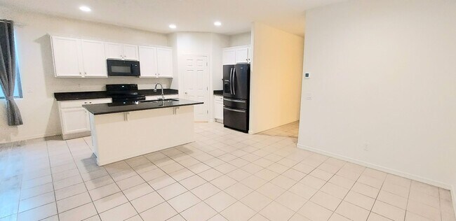 Building Photo - "COMING SOON" Lovely 3 Bedroom Home in Gre...