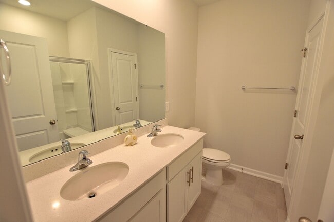 Building Photo - 468 Rosemount