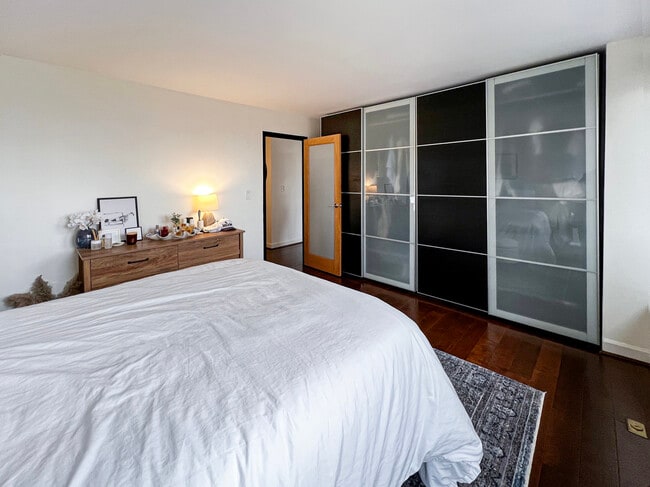 Building Photo - 1400 N State Pkwy