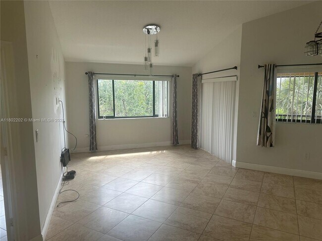Building Photo - 15489 N Miami Lakeway