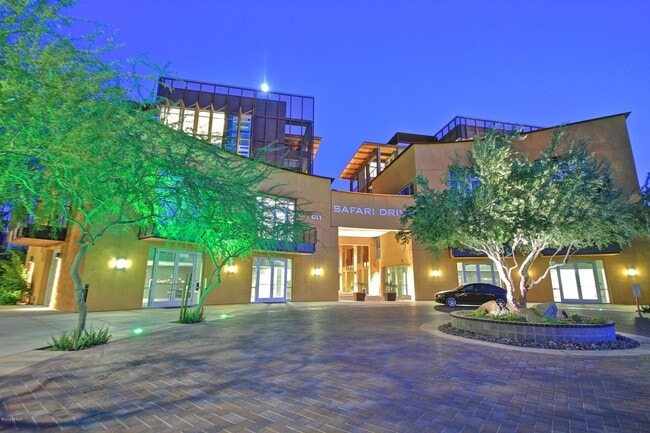 Building Photo - Stylish 2 Bed | 2 Bath Condo in Prime Scottsdale Location