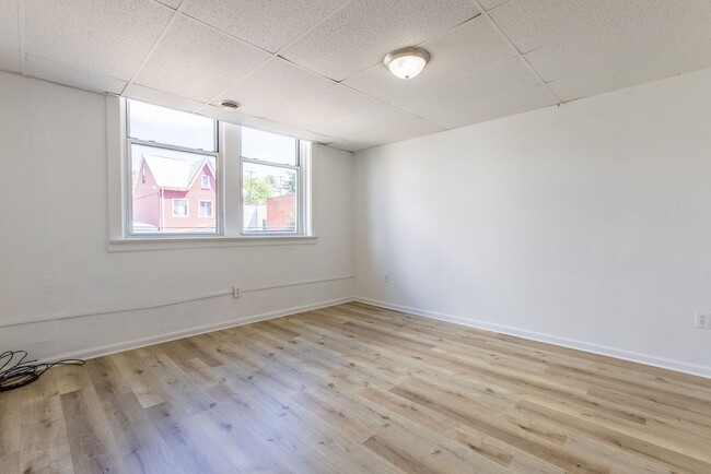 Building Photo - 742 E Warrington Ave