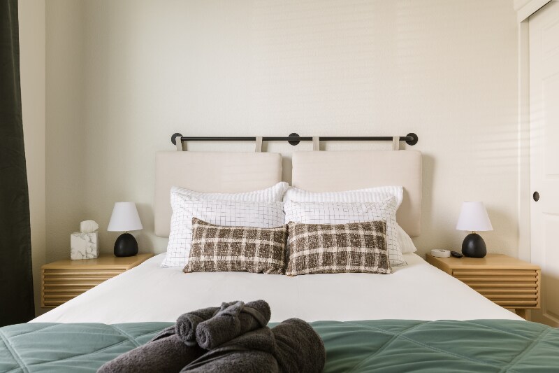 Building Photo - 1715 East Autumn Sage Avenue