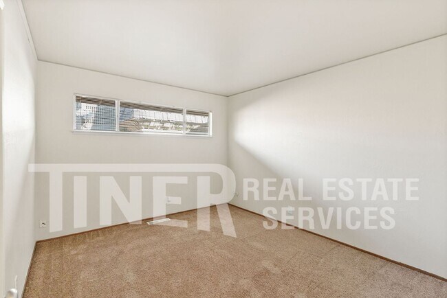 Building Photo - 917 Bell St