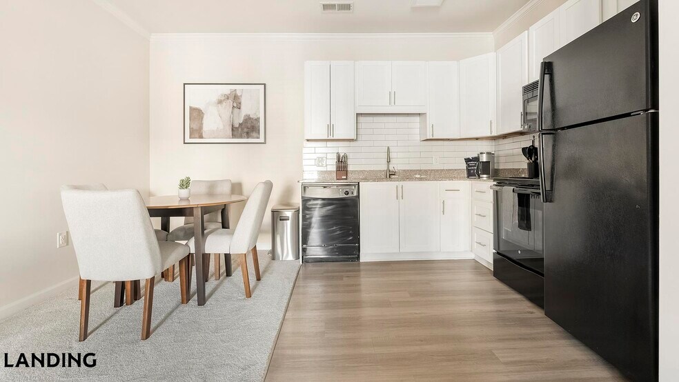 Building Photo - 9015 Kings Grant Dr