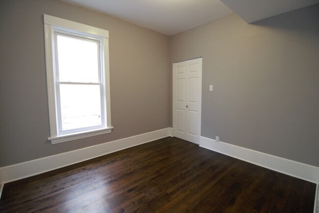 Building Photo - 4807 N Paulina St