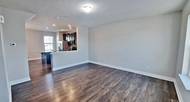 Building Photo - 3 Bed / 3-1/2 Bath Single Family Townhome