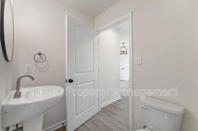 Building Photo - 105 Hillcrest Dr