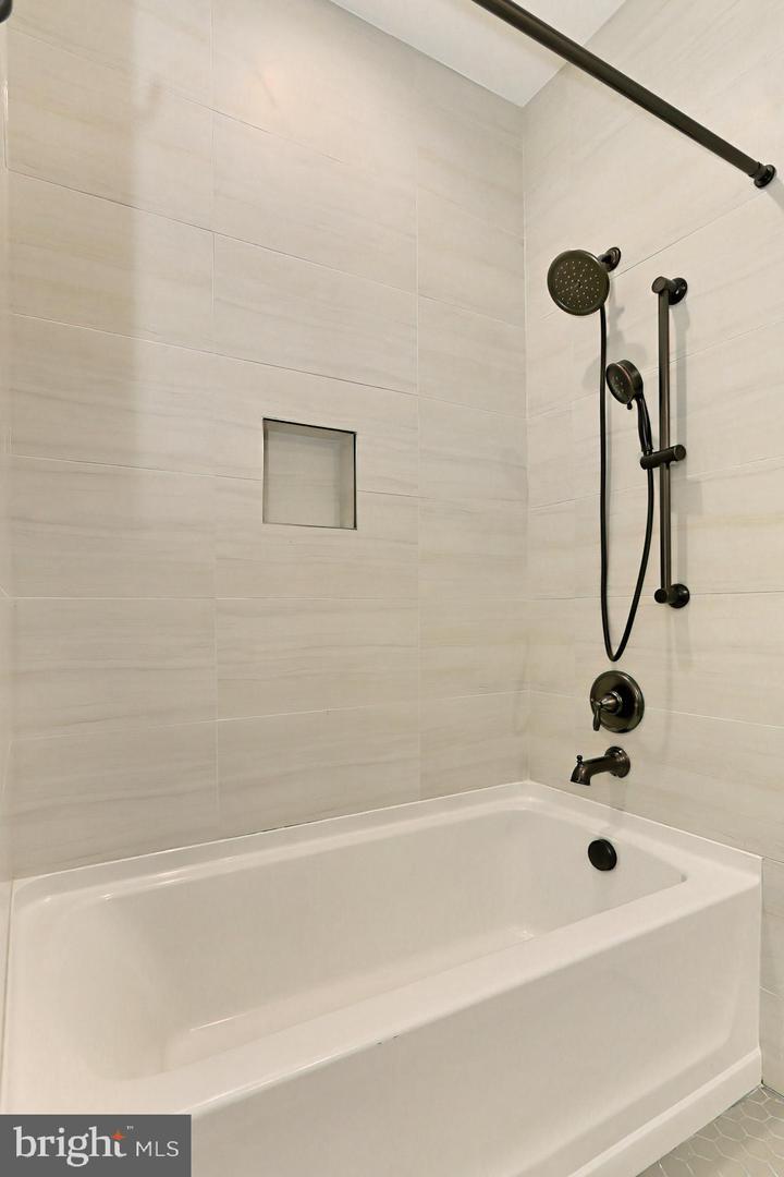 Building Photo - 523 Longfellow St NW