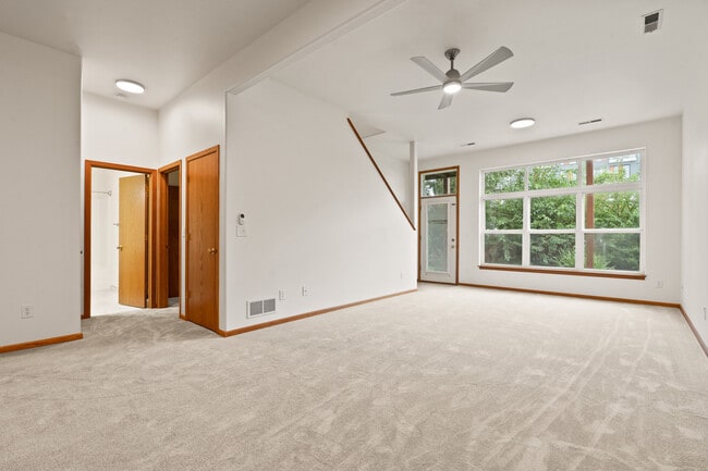 Building Photo - 13 Redtail Ct