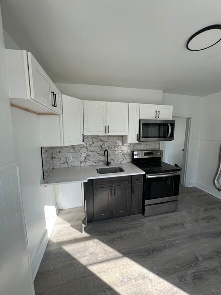 2nd Floor Unit (2bed) - 1132 W 8th St