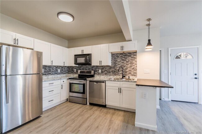 Building Photo - 31 Willetts Ave