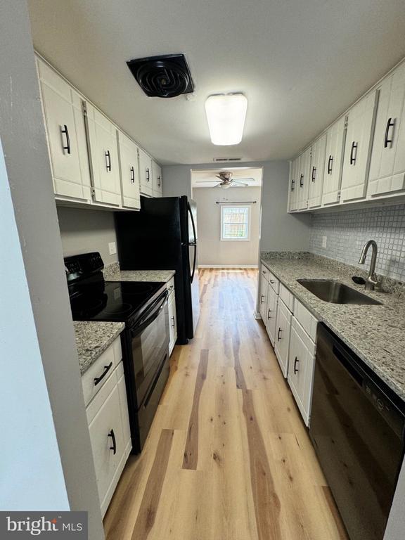 Building Photo - 23 Oak Dr