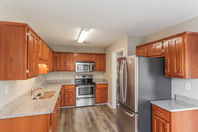 Building Photo - 10953 Oak Leaf Dr