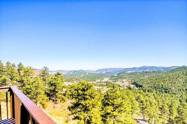 Building Photo - 1244 Hyland Dr