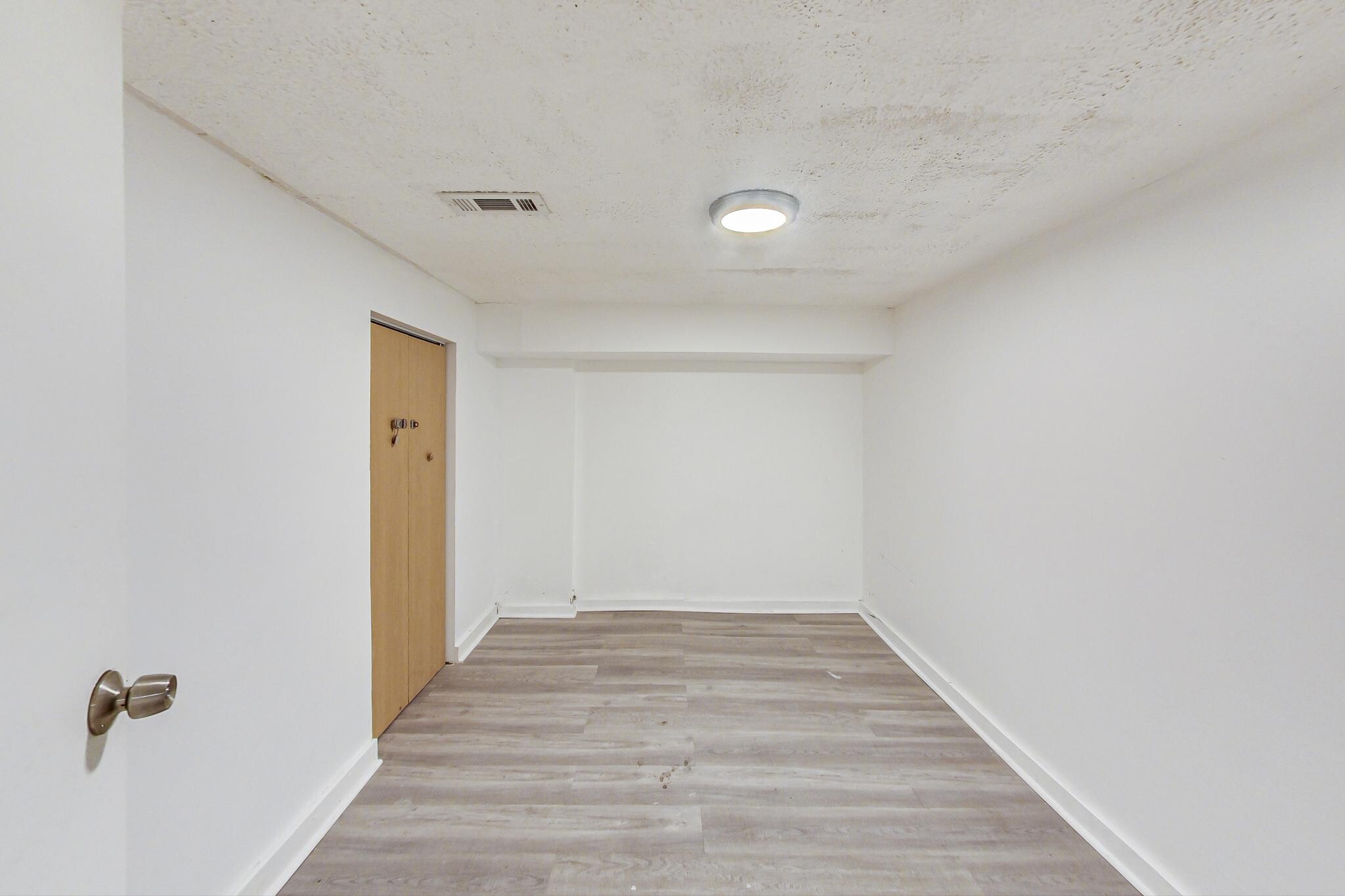 Building Photo - 3554 N Wilton Ave