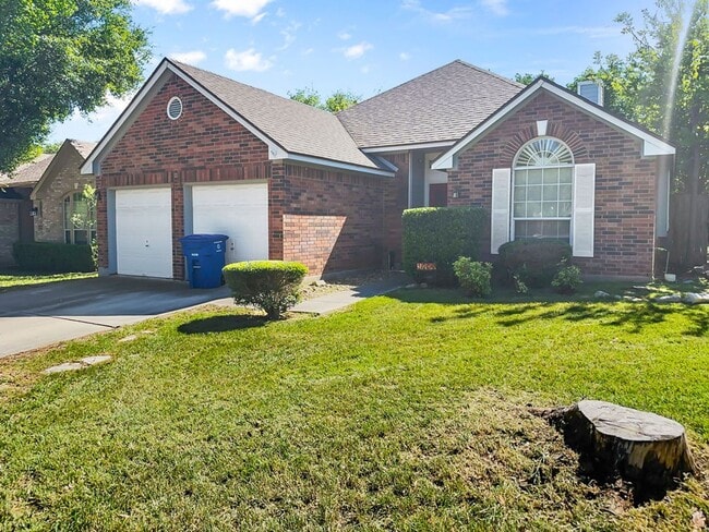 Building Photo - 1 story home, easy access to 281 & Airport