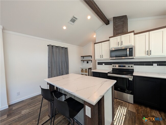 Building Photo - 120 Water Hole Ln