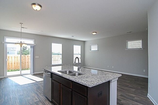 Building Photo - 421 Hosea Ct