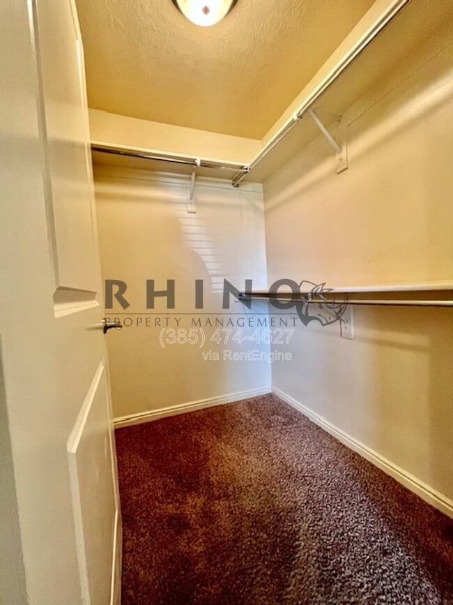 Building Photo - 6941 Village River Ln