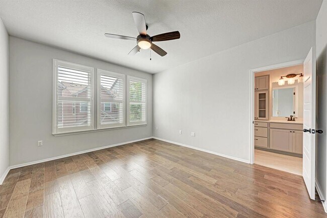 Building Photo - 10201 Cienega Cove