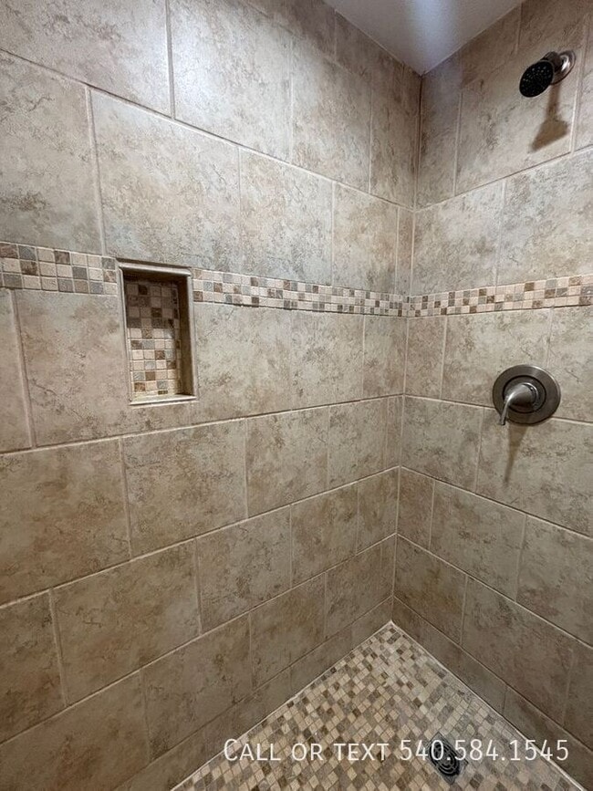 Building Photo - 449 Missimer Ln