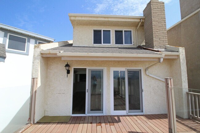 Building Photo - Oceanfront Silverstrand | 4 Bedroom + 3 Ba...