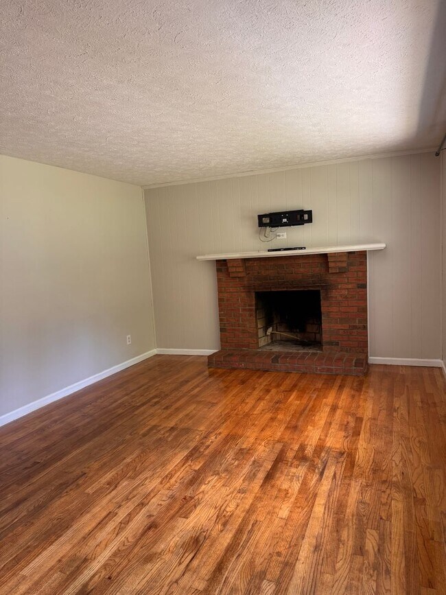 Building Photo - 104 Westburg Dr