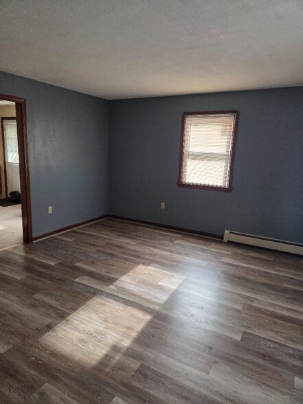 Building Photo - 76 William St