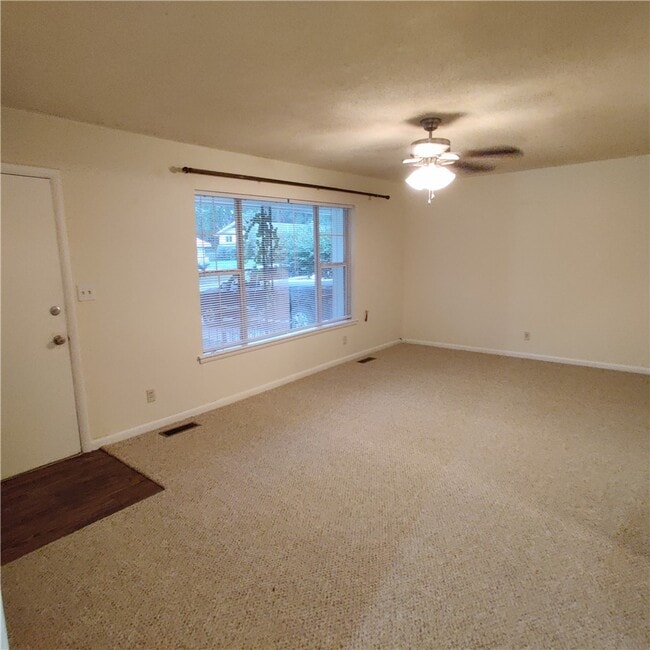 Building Photo - 1351 N Stephens Ave