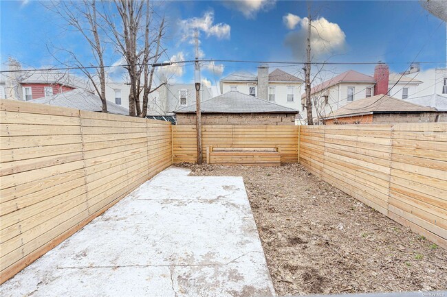 Building Photo - 282 E 38th St