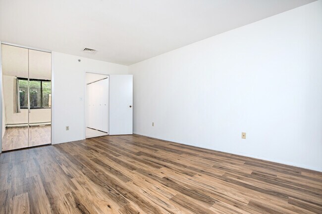 Building Photo - 25 Rockledge Ave