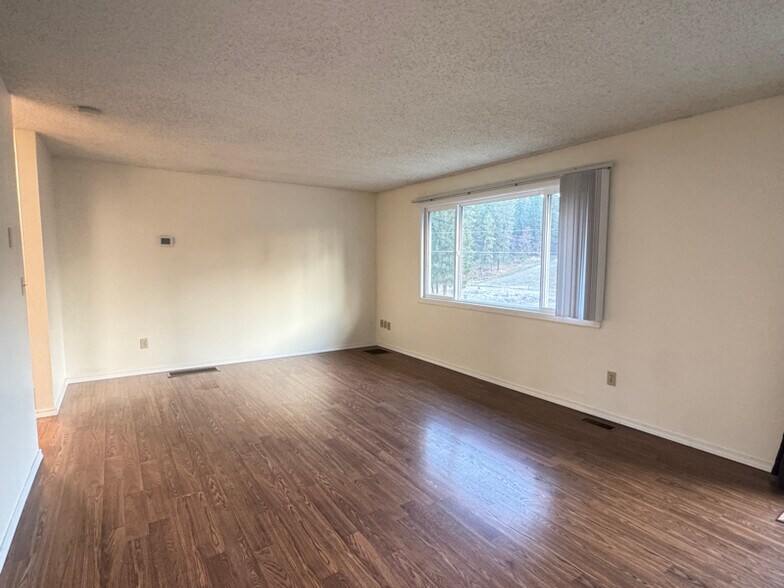 Building Photo - 6404 E 11th Ave