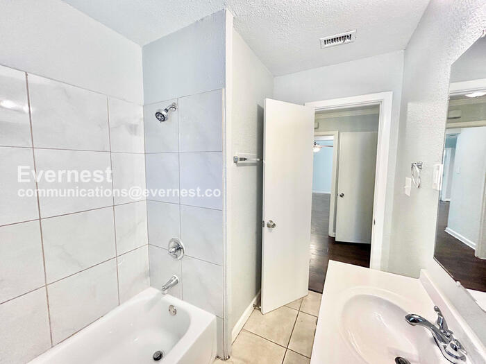 Building Photo - 10425 Ferguson Rd